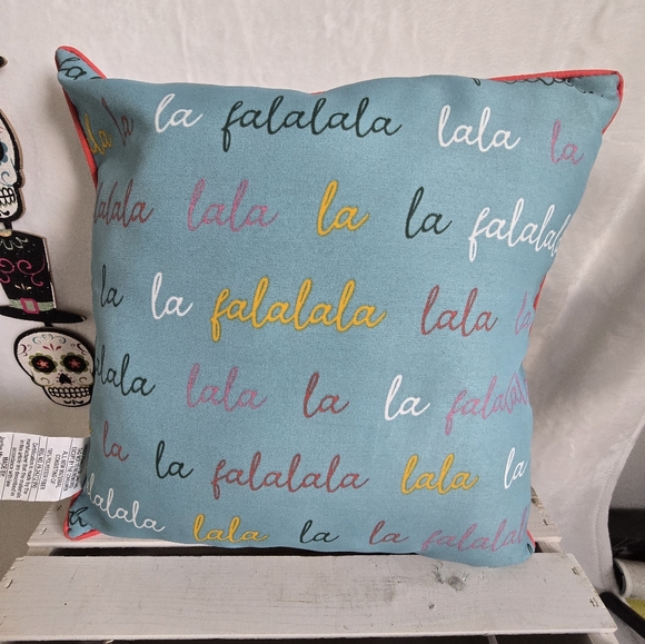 Mainstays Outdoor Throw Pillows -Merry Christmas Y'all  and Gnomes NWT Set of 2 - Picture 5 of 5